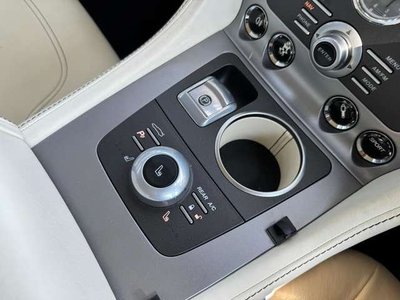 2015 Aston Martin RAPIDE — миниатюра 21