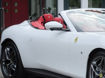 صورة 13 لـ 2026 Ferrari ROMA SPIDER
