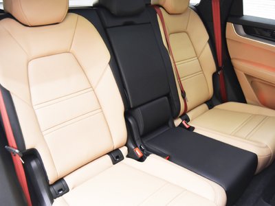 2024 Porsche CAYENNE thumbnail 27