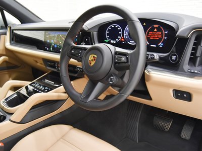 2024 Porsche CAYENNE thumbnail 25