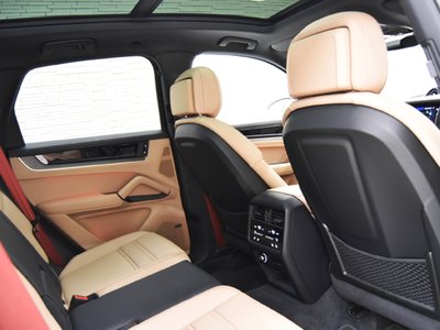 2024 Porsche CAYENNE thumbnail 13
