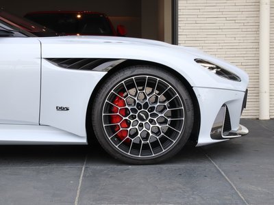 صورة 9 لـ 2024 Aston Martin DBS SUPERLEGGERA VOLANTE