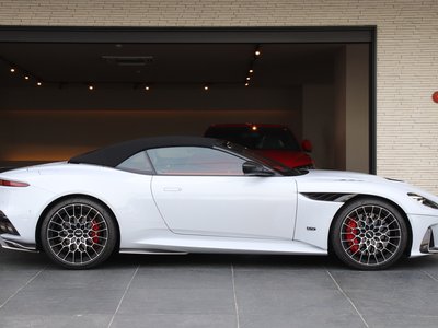 صورة 6 لـ 2024 Aston Martin DBS SUPERLEGGERA VOLANTE