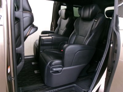 2024 Toyota ALPHARD — фото 14
