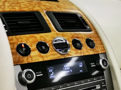 2011 Aston Martin DB9 VOLANTE 照片 15