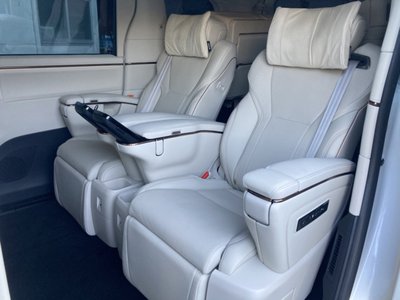 2025 Lexus LM 缩略图 13