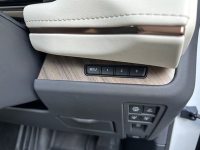 2025 Lexus LM 缩略图 20