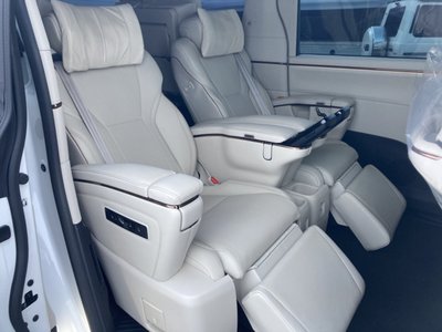 2025 Lexus LM 缩略图 12