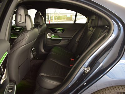 2025 Mercedes-BENZ C-CLASS photo 3