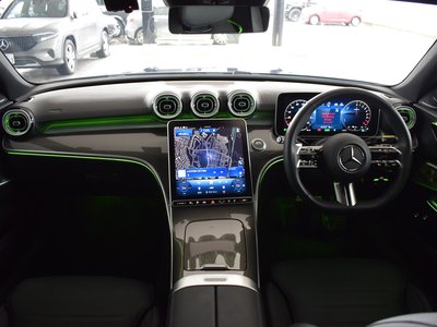 2025 Mercedes-BENZ C-CLASS photo 4