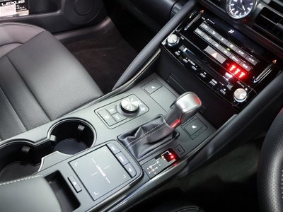 2023 Lexus IS thumbnail 19