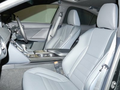 2023 Lexus IS photo 6
