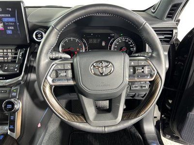 صورة 15 لـ 2023 Toyota LAND CRUISER 300
