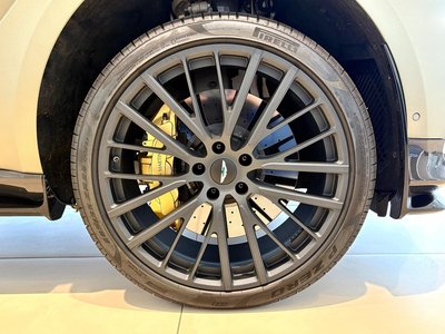 صورة 12 لـ 2023 Aston Martin DBX