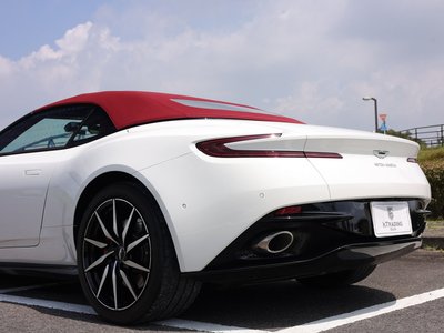 صورة 89 لـ 2018 Aston Martin DB11 VOLANTE