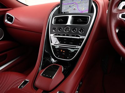 صورة 74 لـ 2018 Aston Martin DB11 VOLANTE