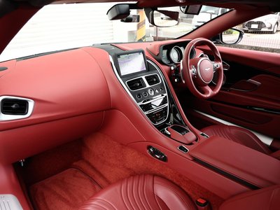 صورة 62 لـ 2018 Aston Martin DB11 VOLANTE