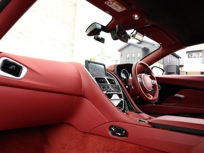 صورة 61 لـ 2018 Aston Martin DB11 VOLANTE