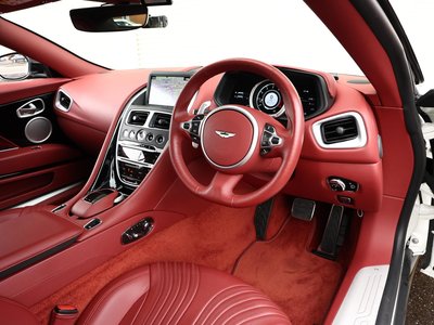 صورة 3 لـ 2018 Aston Martin DB11 VOLANTE