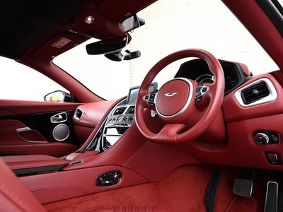 صورة 63 لـ 2018 Aston Martin DB11 VOLANTE