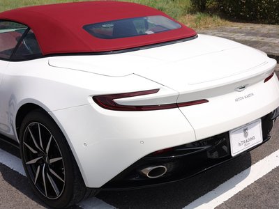 صورة 88 لـ 2018 Aston Martin DB11 VOLANTE