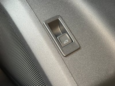 2025 AUDI SQ5 thumbnail 40