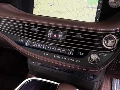 2018 Lexus LS — миниатюра 42