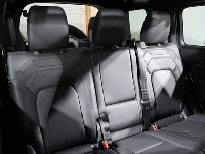 2025 LAND Rover DEFENDER 缩略图 16