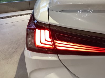 2022 Lexus ES thumbnail 37