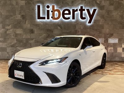 2022 Lexus ES photo 1