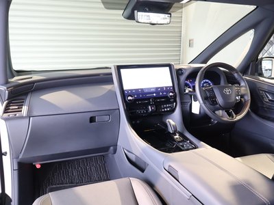 2024 Toyota ALPHARD — фото 3