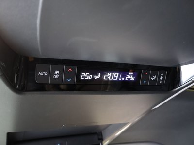 2024 Toyota ALPHARD — фото 38