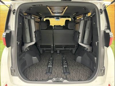 2025 Toyota ALPHARD — фото 13