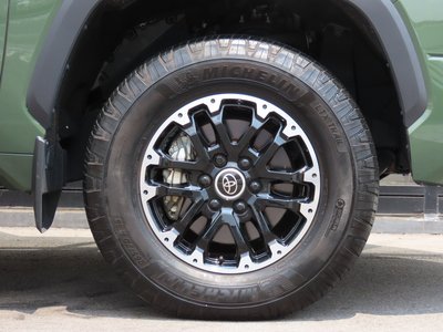 2023 Toyota TUNDRA thumbnail 18