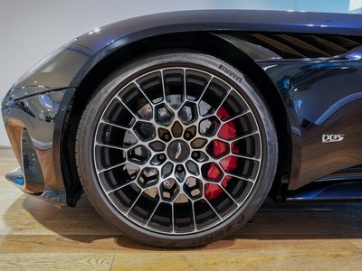 2023 Aston Martin DBS SUPERLEGGERA — фото 18