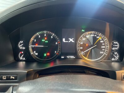 2016 Lexus LX — фото 21