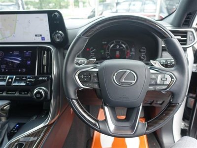 صورة مصغرة 33 لـ 2024 Lexus LX
