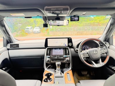 2025 Lexus LX — миниатюра 16