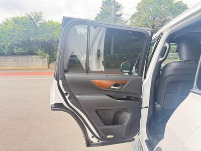 2025 Lexus LX — миниатюра 11