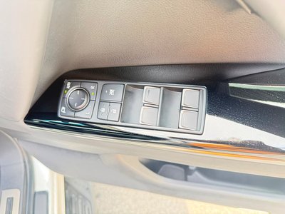 2025 Lexus LX — миниатюра 31