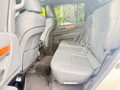 2025 Lexus LX — миниатюра 19