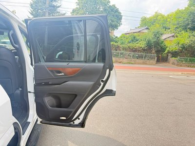 2025 Lexus LX — миниатюра 12