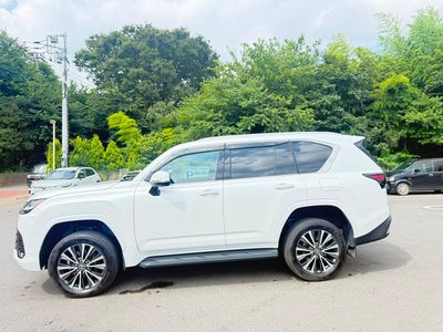 2025 Lexus LX — миниатюра 4