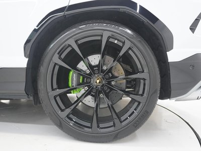 2019 Lamborghini URUS photo 15