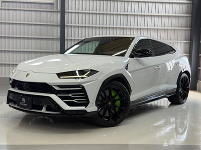 2019 Lamborghini URUS photo 2