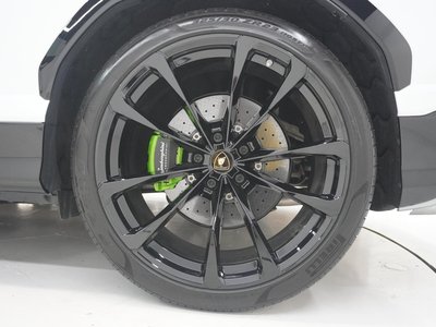 2019 Lamborghini URUS photo 16