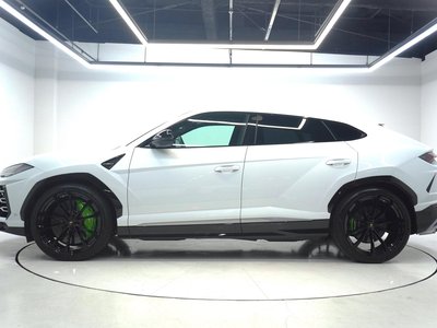 2019 Lamborghini URUS photo 9