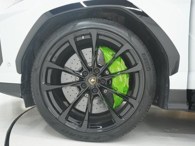 2019 Lamborghini URUS photo 14