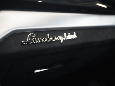 2019 Lamborghini URUS photo 36