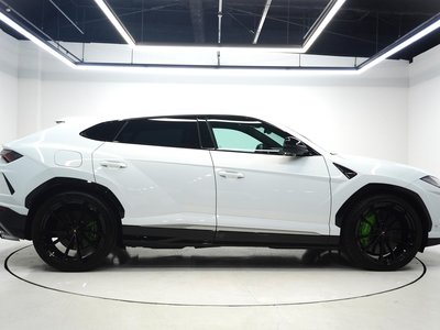 2019 Lamborghini URUS photo 5